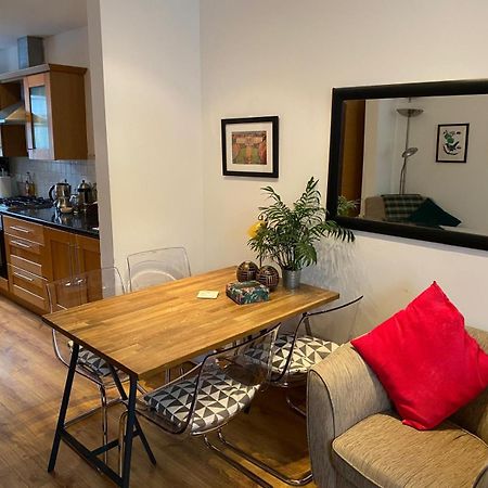 True Colours Apartment In Central Location Bangor  Esterno foto