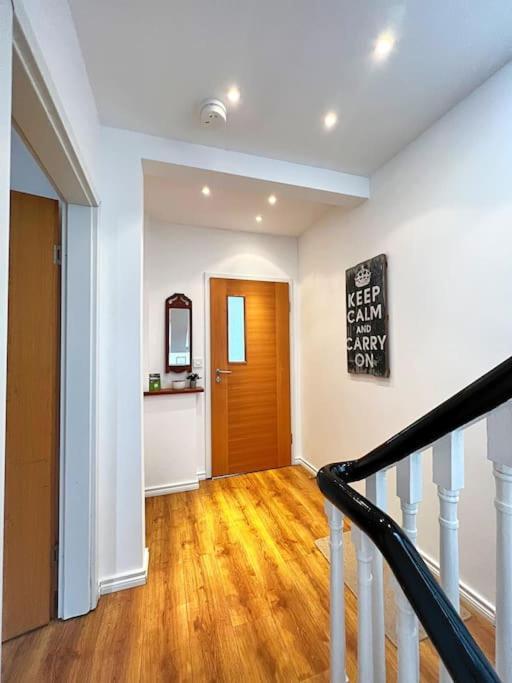 True Colours Apartment In Central Location Bangor  Esterno foto