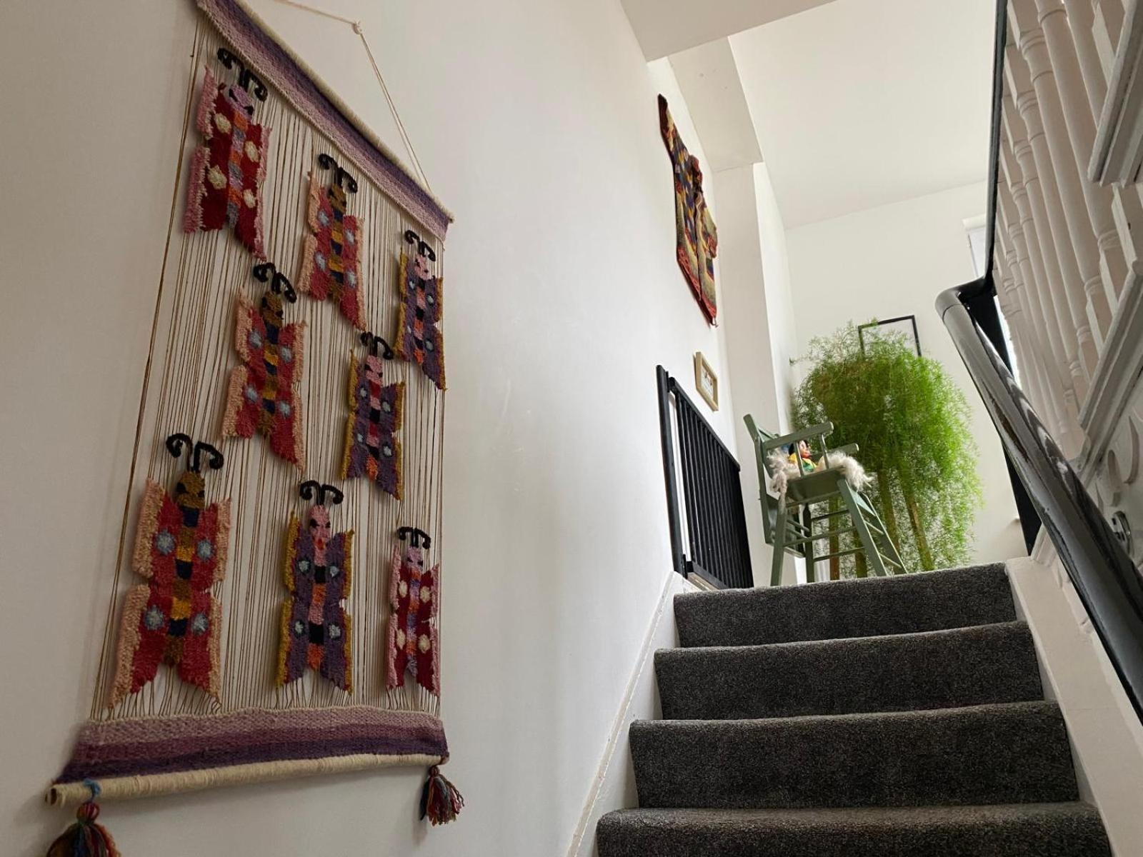 True Colours Apartment In Central Location Bangor  Esterno foto